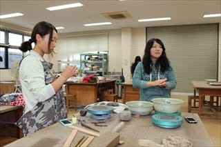 写真：手びねり教室の様子
