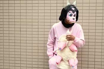 写真：ミルタンクの格好をした学生
