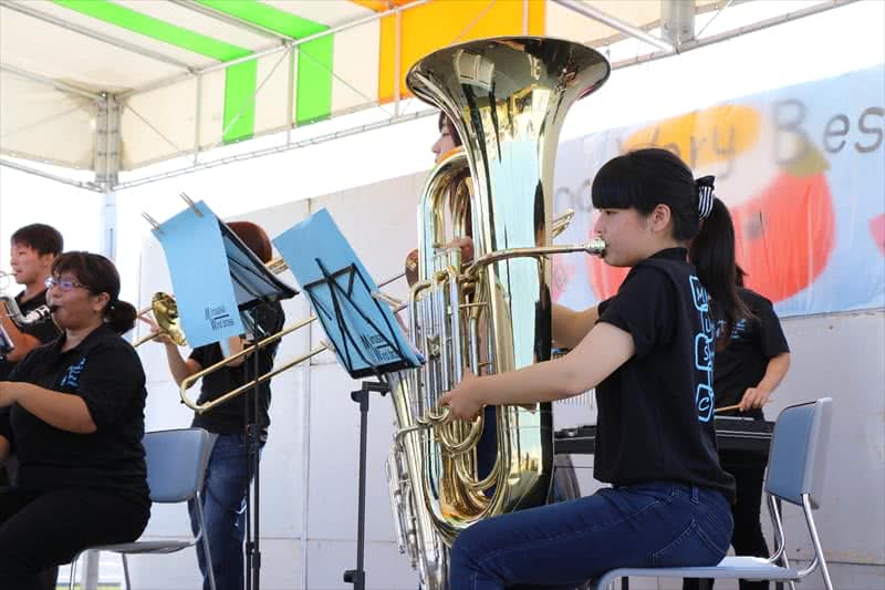 写真：演奏する様子