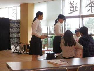 写真：茶道部の秋の茶会の様子