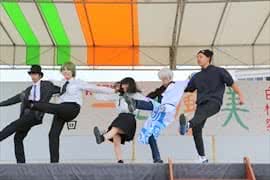 写真：ダンスを披露する様子