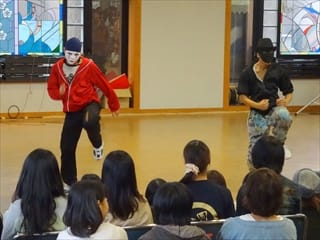 写真：ダンスを披露する様子