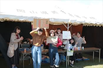 写真：島根の郷土料理を販売する様子