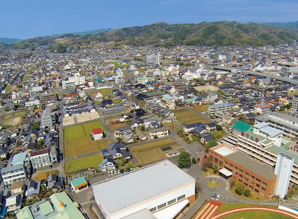 写真：美作大学・美作大学短期大学部を上空から写したもの