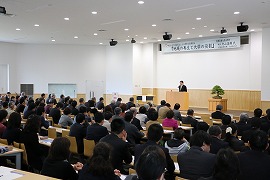 学園創立100周年記念講演会の写真