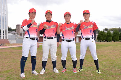 軟式野球部選抜メンバー4人の写真