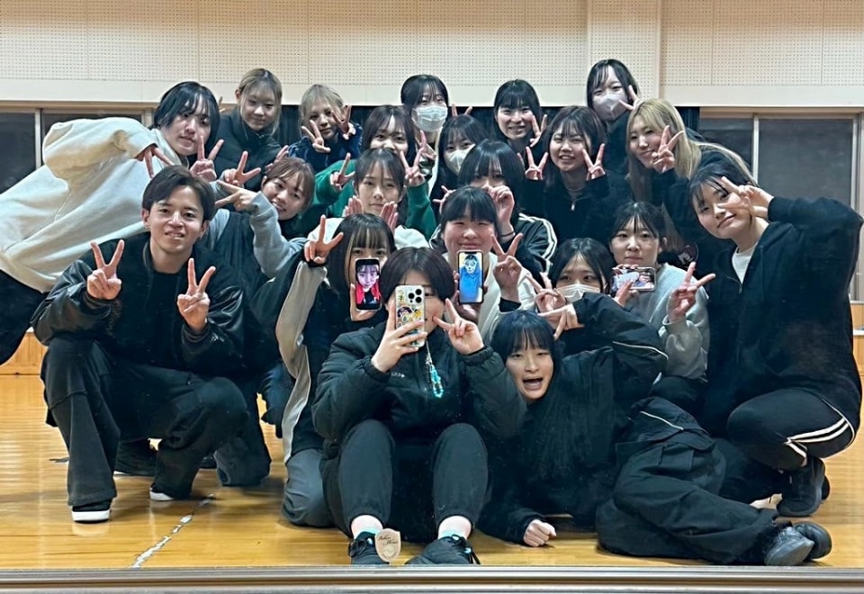 写真：k-popダンスサークルの集合写真