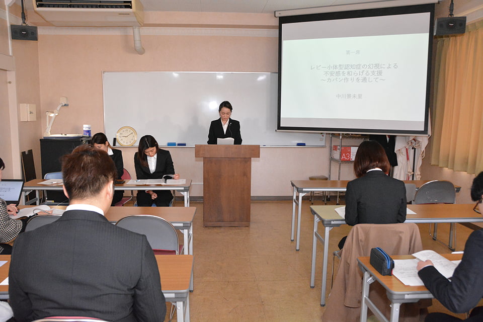 写真：介護事例研究発表の様子