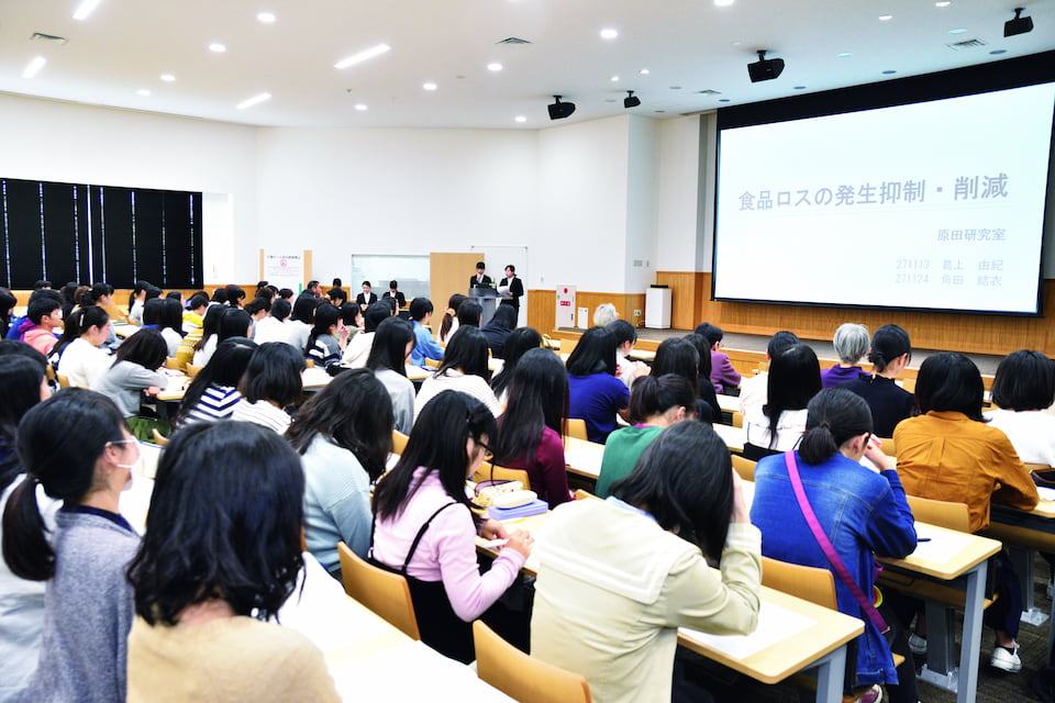 写真：授業を受ける学生の様子