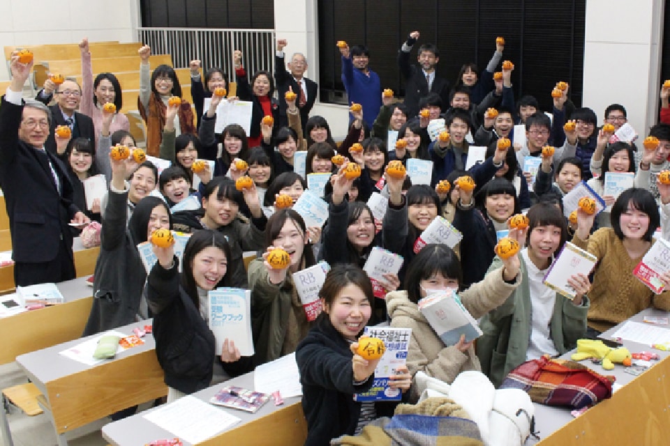 写真：社会福祉士国家試験対策講座の集合写真