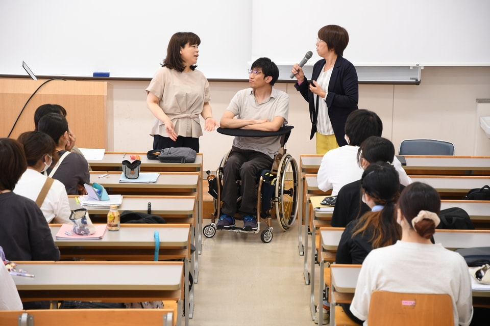 写真：障害者福祉Ⅰ・Ⅱの授業の様子