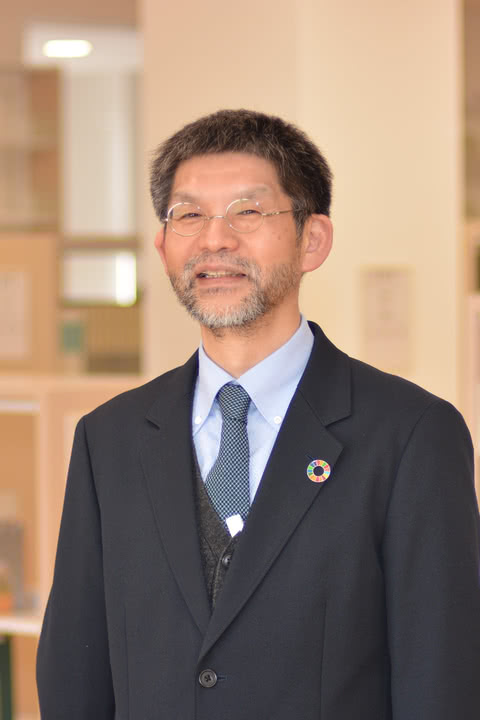 写真：長谷川先生の顔写真