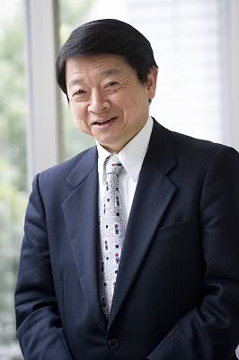 写真：講師 片山　善博（かたやま　よしひろ）