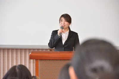 講演をする上級生