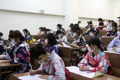 受講する学生の全体写真