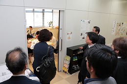 視察の様子の写真