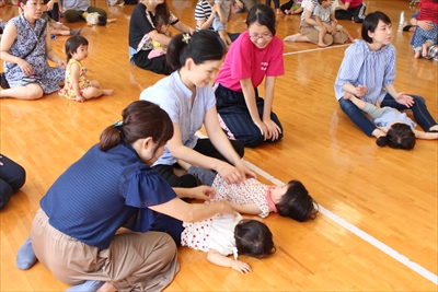 親子で運動あそびの写真
