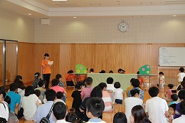 親子で運動遊びの写真