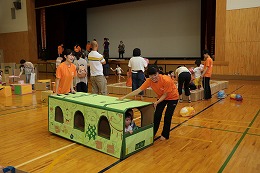 親子で運動遊びの写真